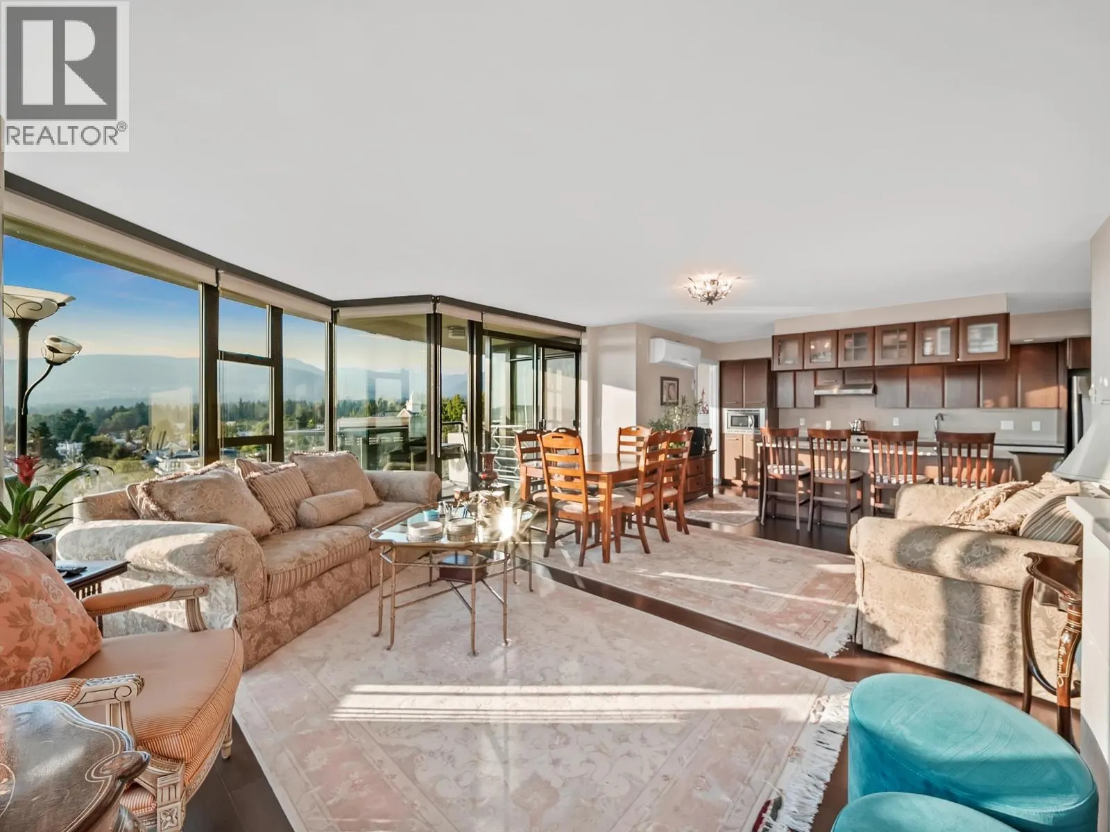 805 683 W VICTORIA PARK