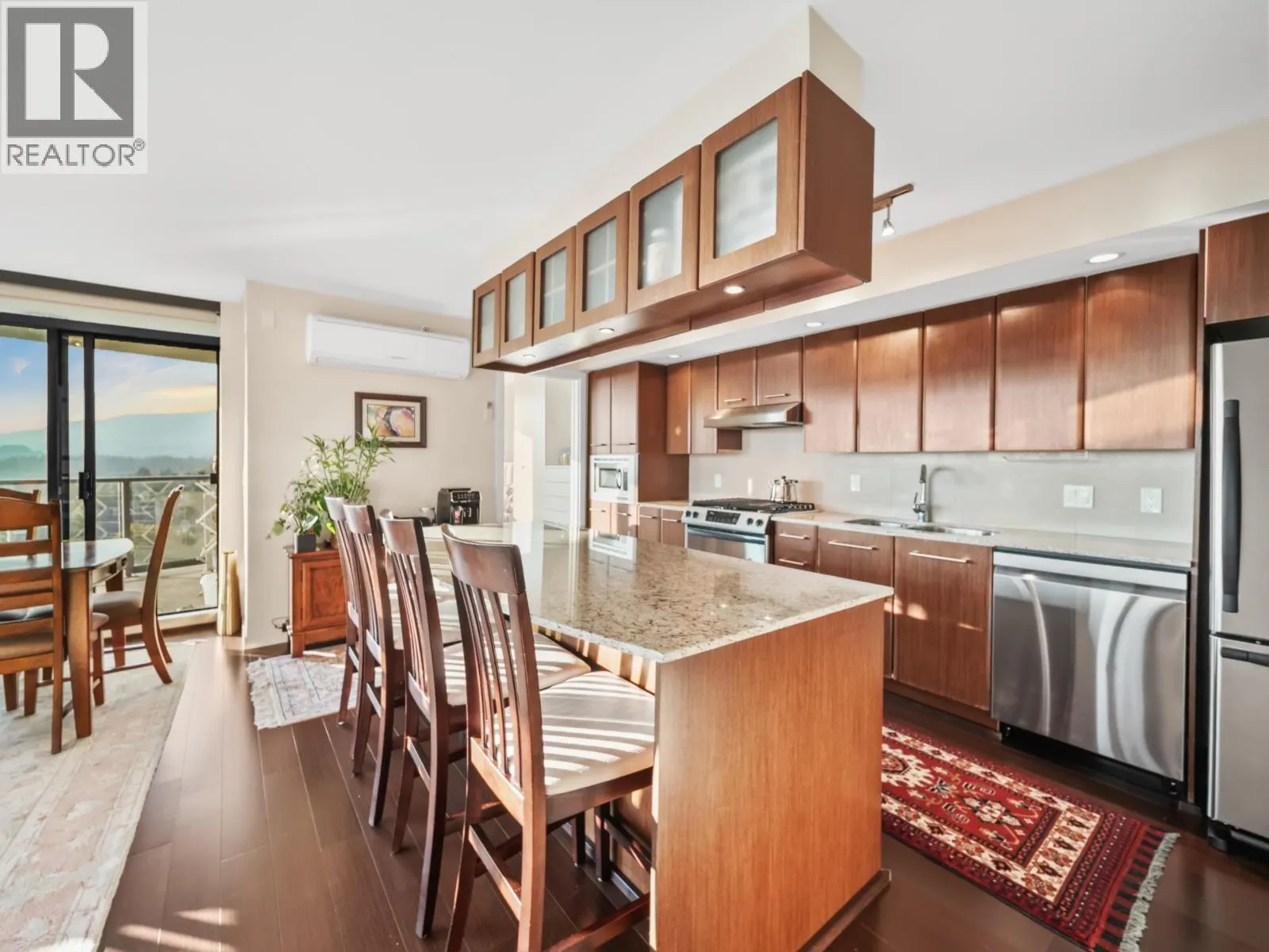 805 683 W VICTORIA PARK