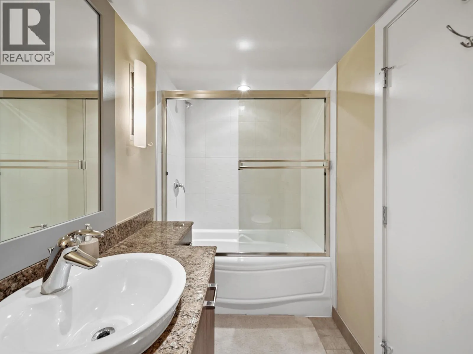 805 683 W VICTORIA PARK