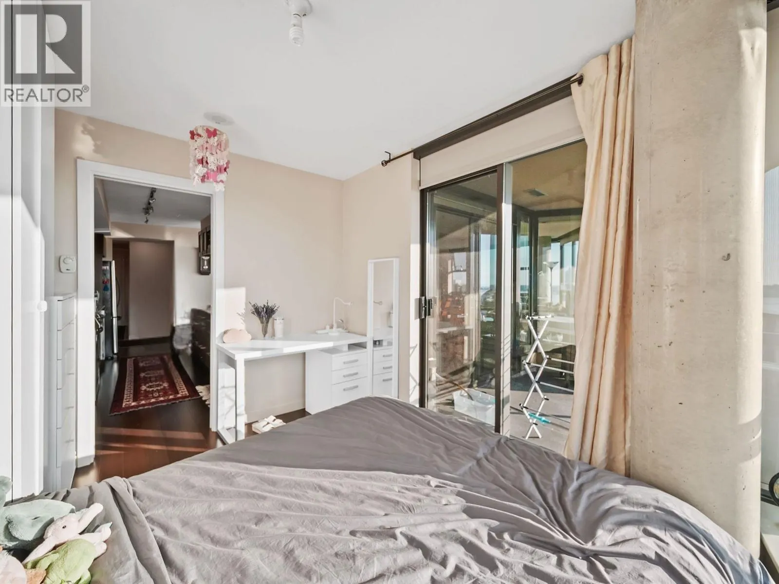 805 683 W VICTORIA PARK
