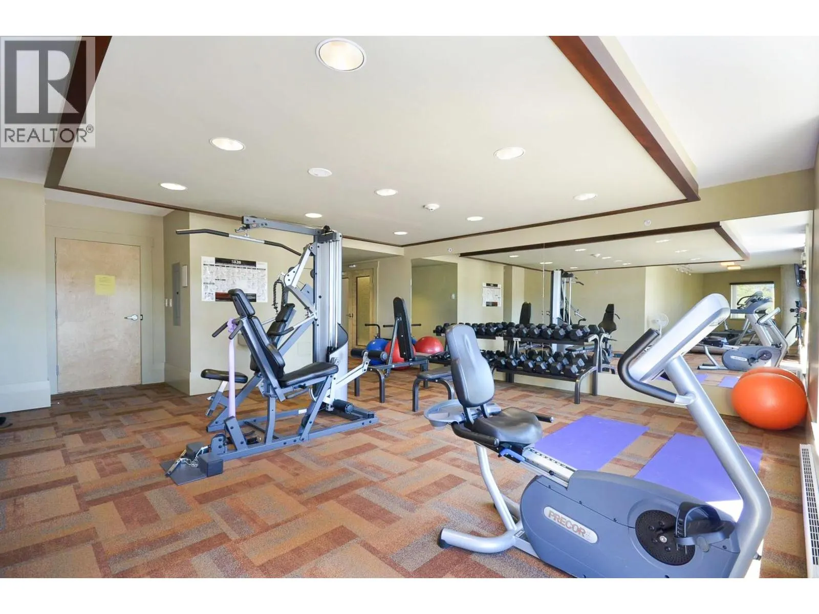 805 683 W VICTORIA PARK