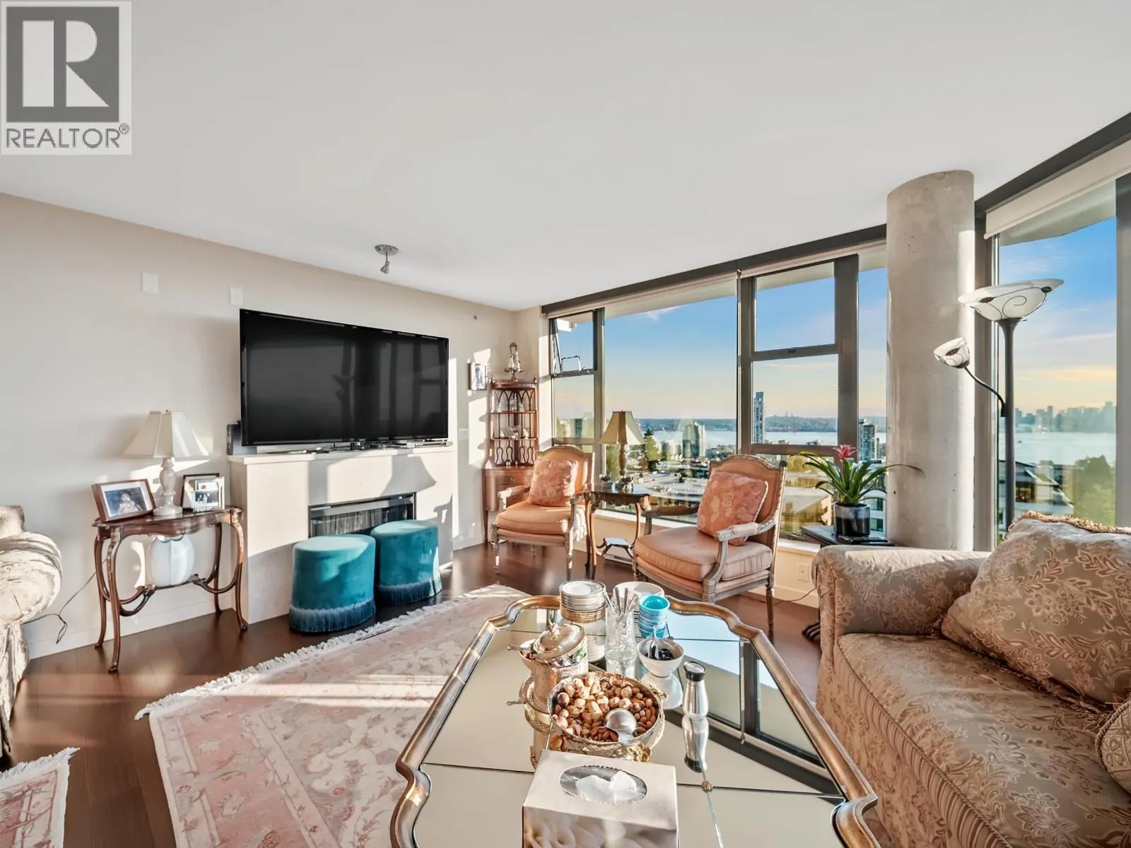 805 683 W VICTORIA PARK