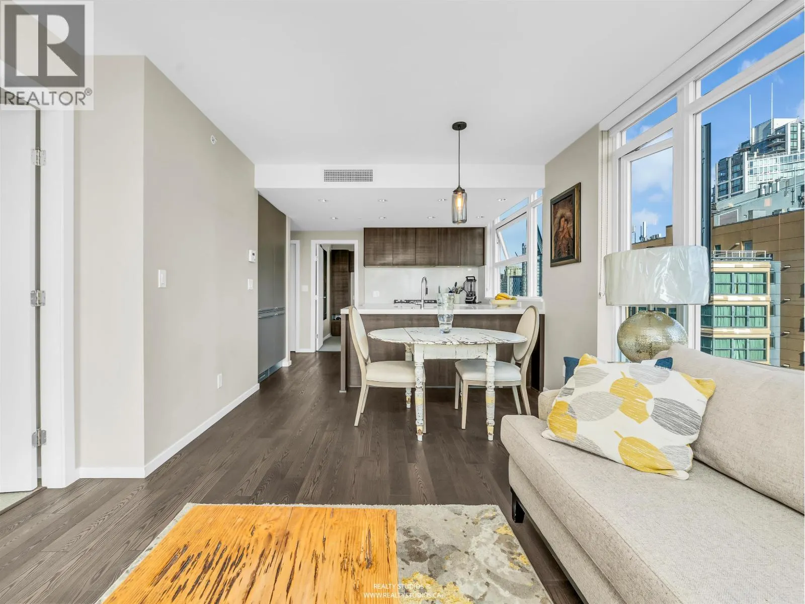 1107 1351 CONTINENTAL STREET