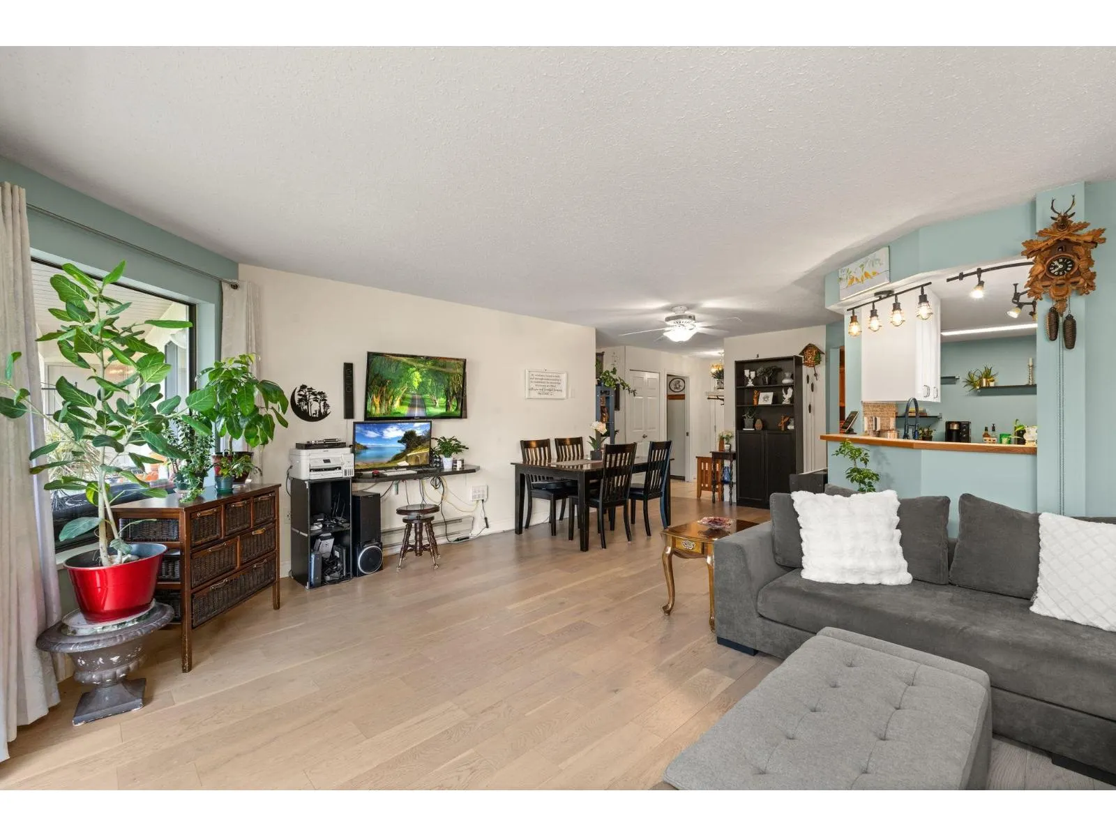 109 33233 E BOURQUIN CRESCENT