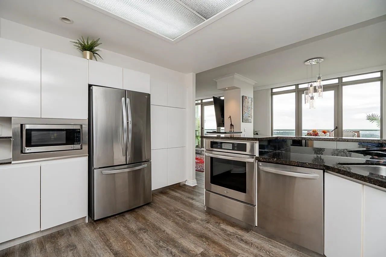 2304 10082 148 STREET