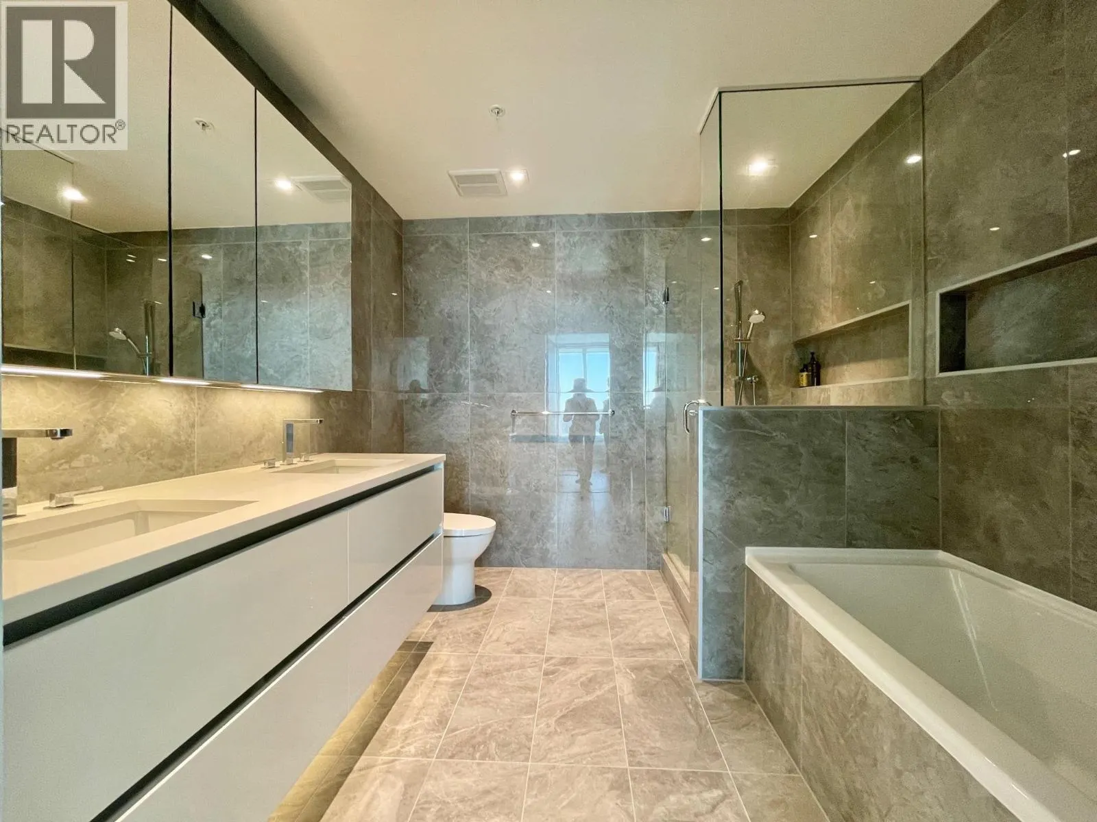 1413 8133 COOK ROAD