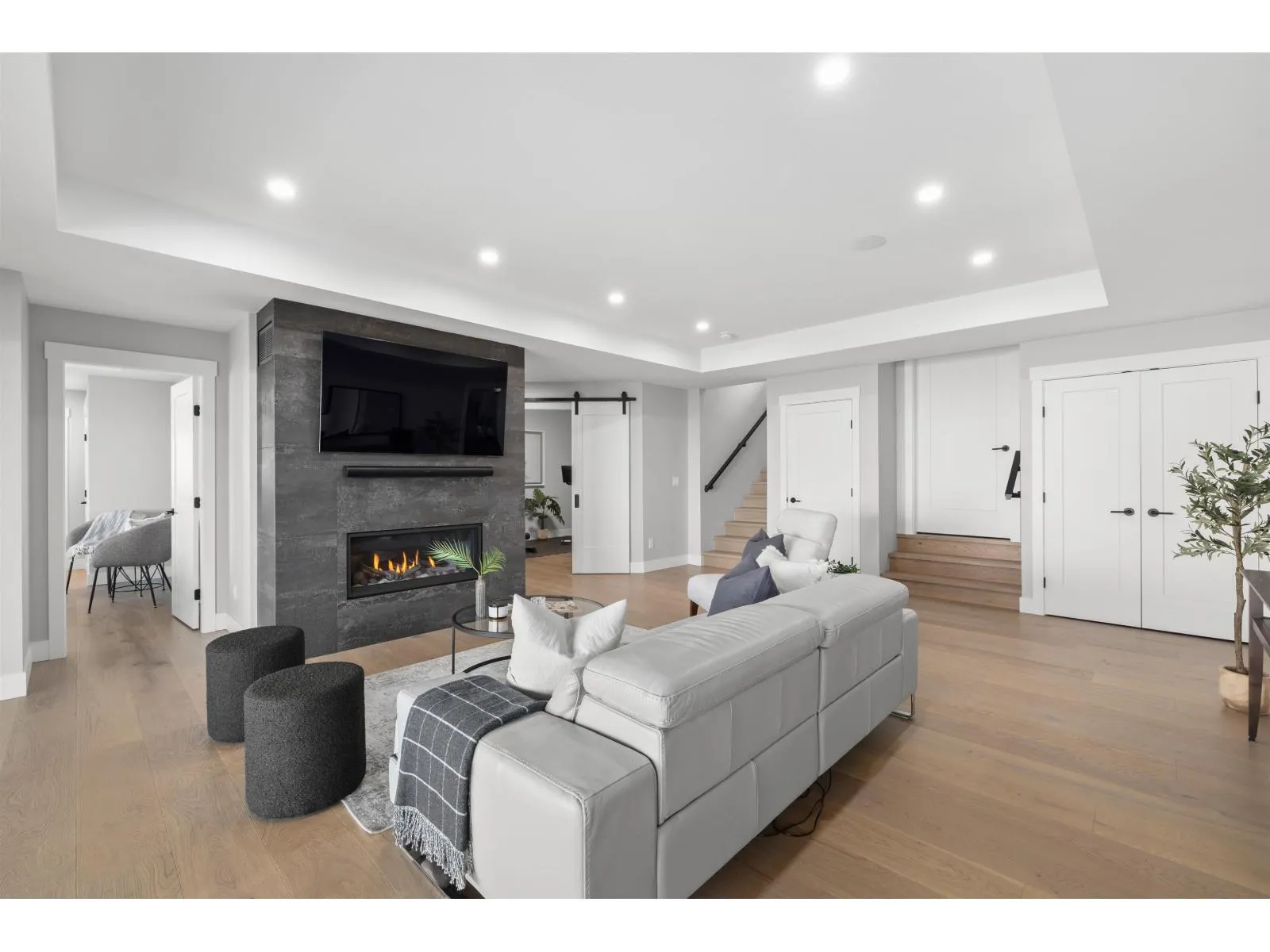 5487 MACLACHLAN PLACE|Promontory