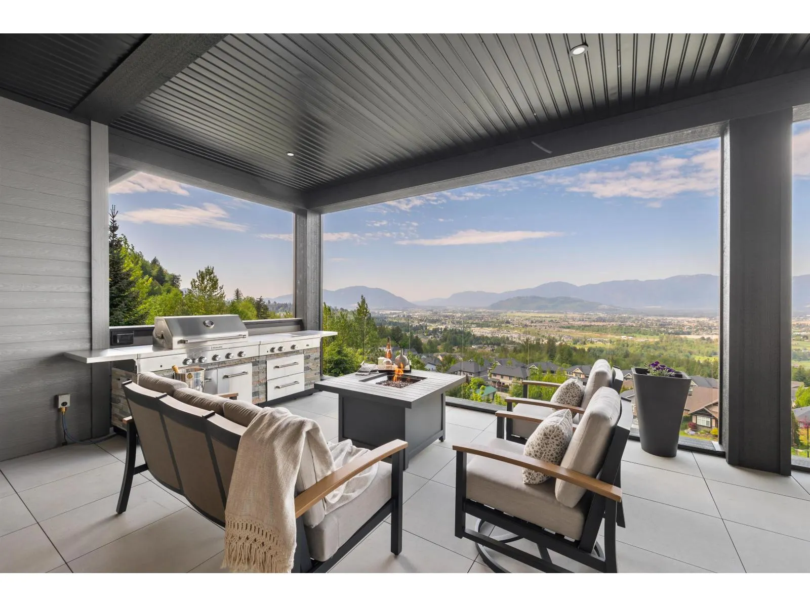 5487 MACLACHLAN PLACE|Promontory