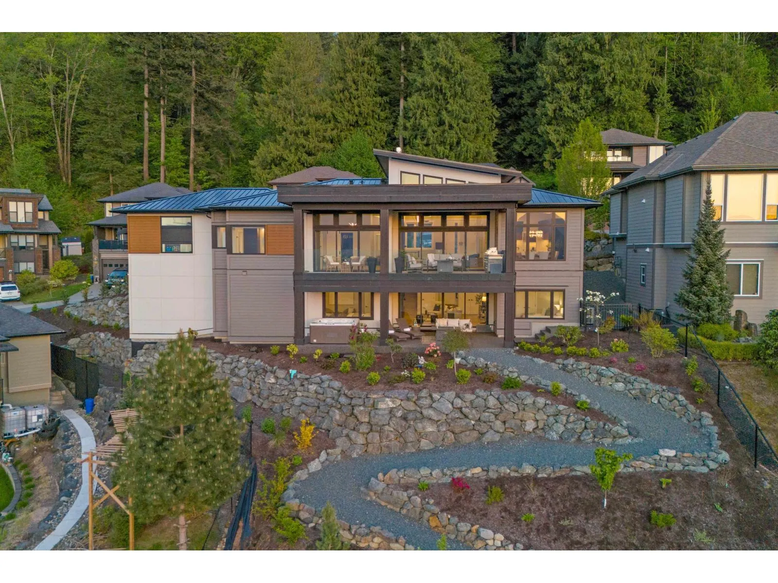 5487 MACLACHLAN PLACE|Promontory