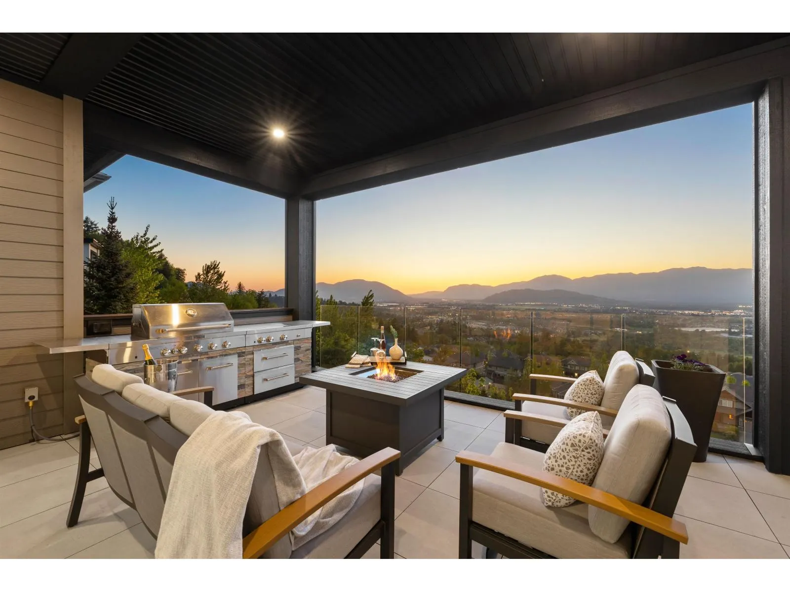 5487 MACLACHLAN PLACE|Promontory