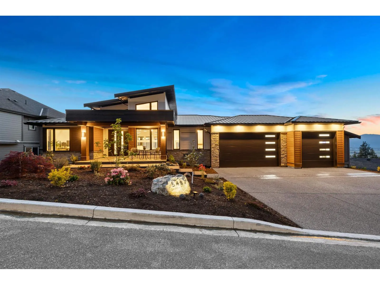 5487 MACLACHLAN PLACE|Promontory
