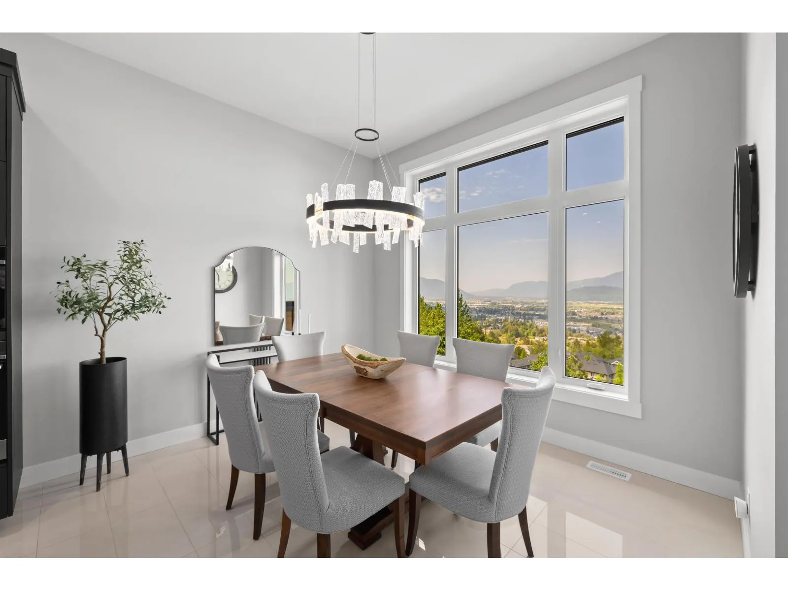 5487 MACLACHLAN PLACE|Promontory