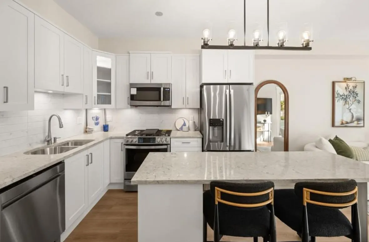 211 20932 83 AVENUE