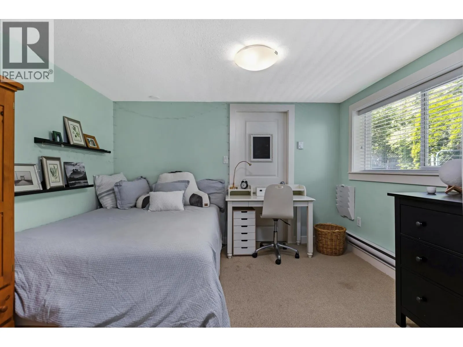 3420 ROCKVIEW PLACE