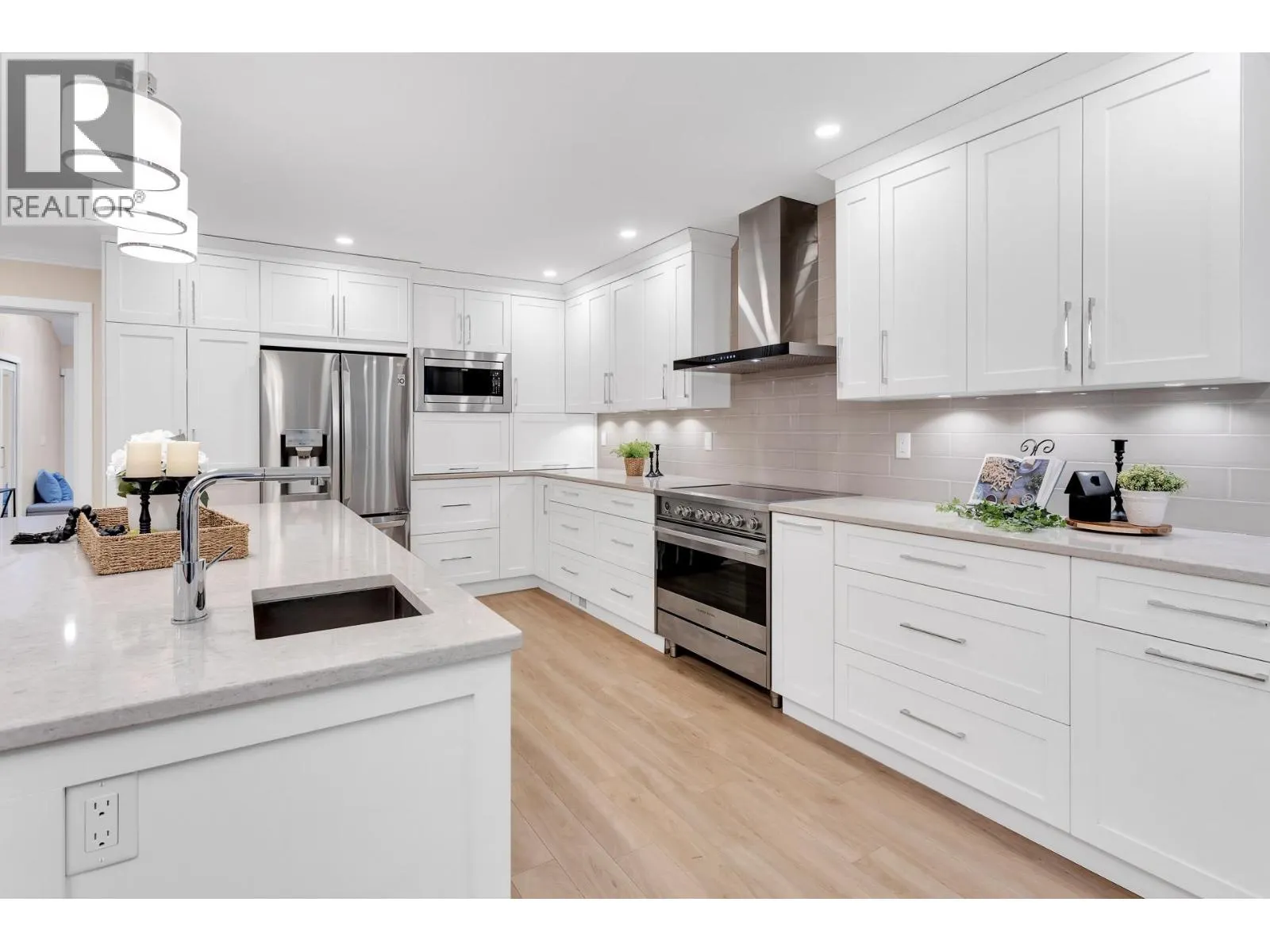 2443 LECLAIR DRIVE