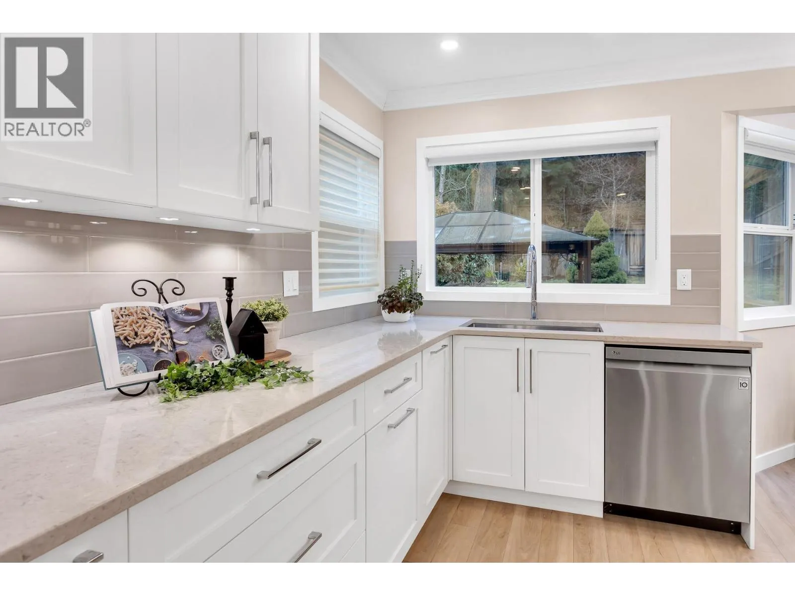 2443 LECLAIR DRIVE