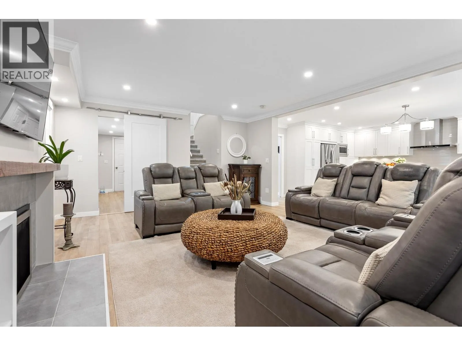 2443 LECLAIR DRIVE