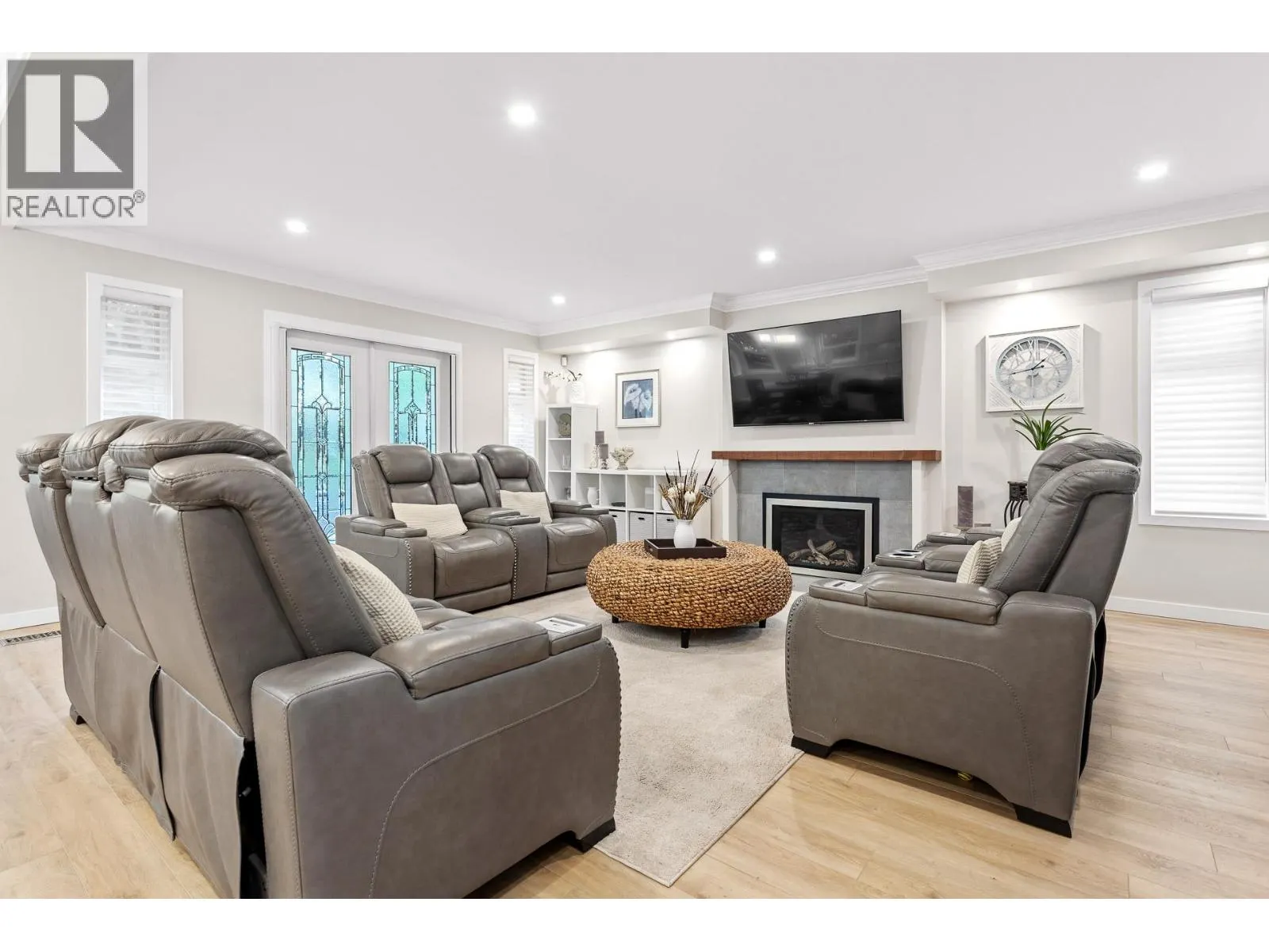 2443 LECLAIR DRIVE