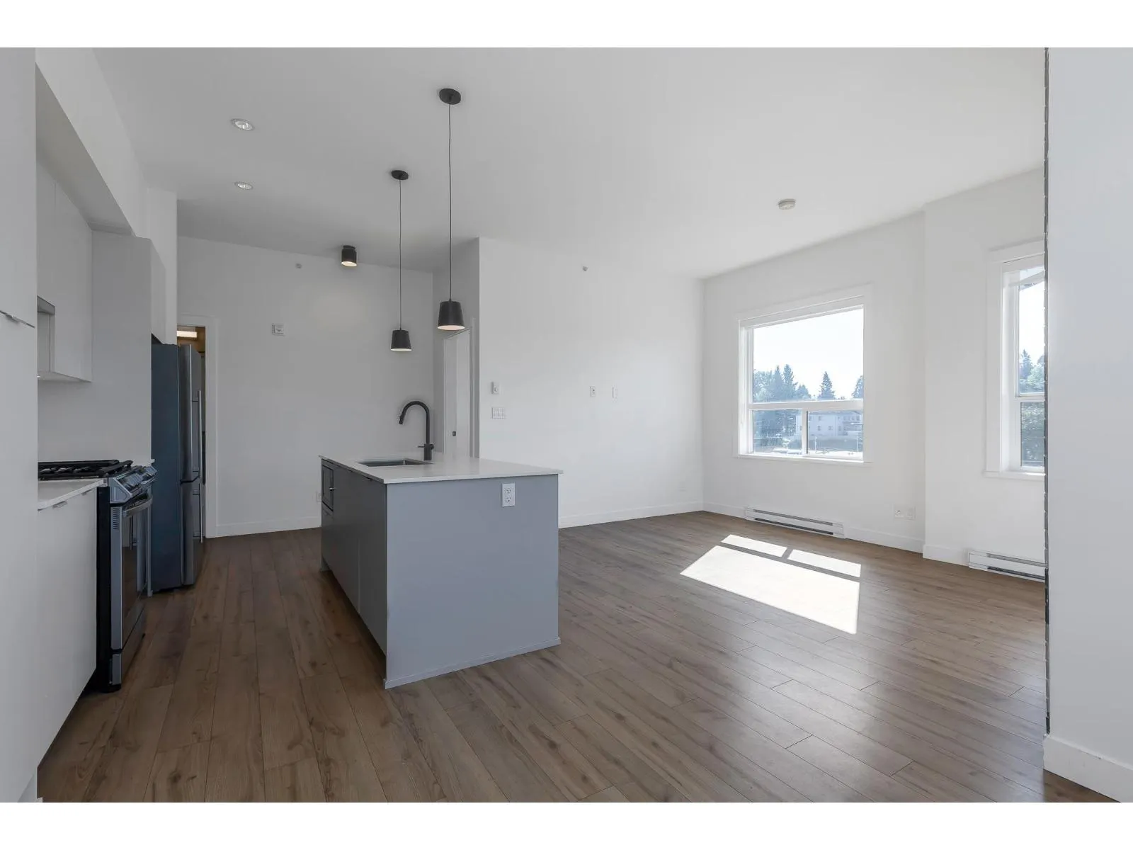 514 2493 MONTROSE AVENUE