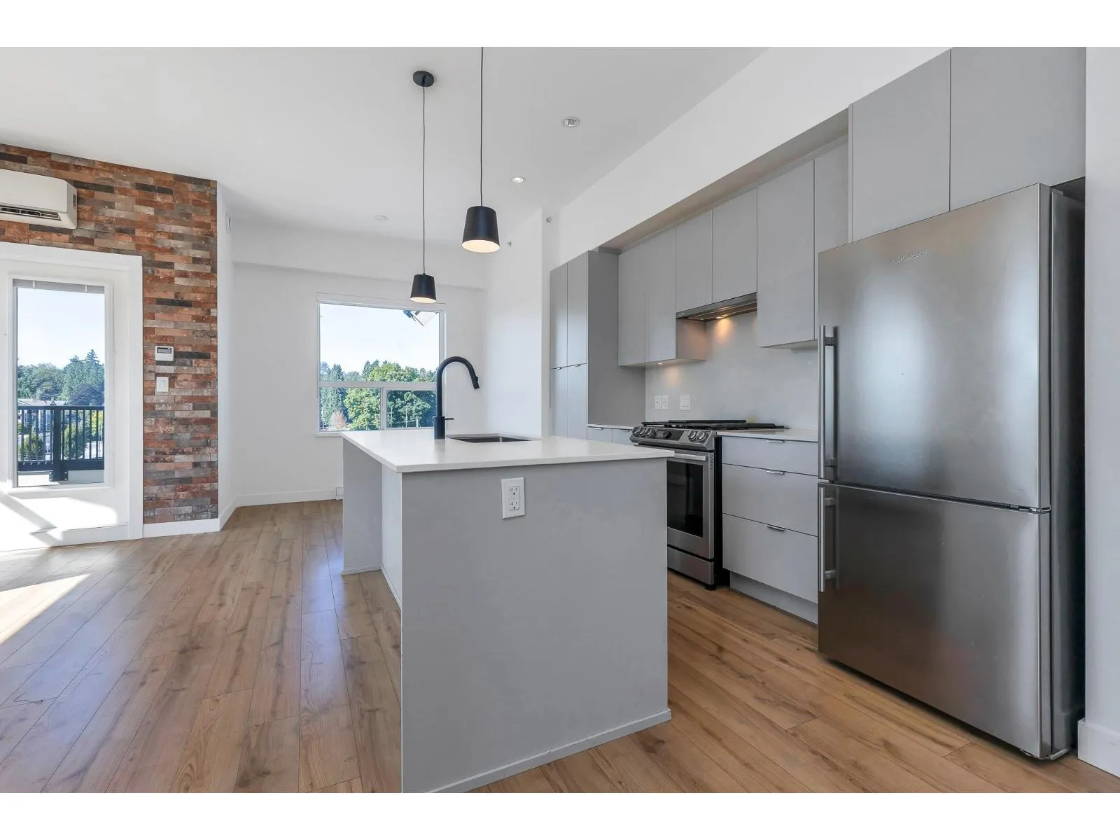 514 2493 MONTROSE AVENUE