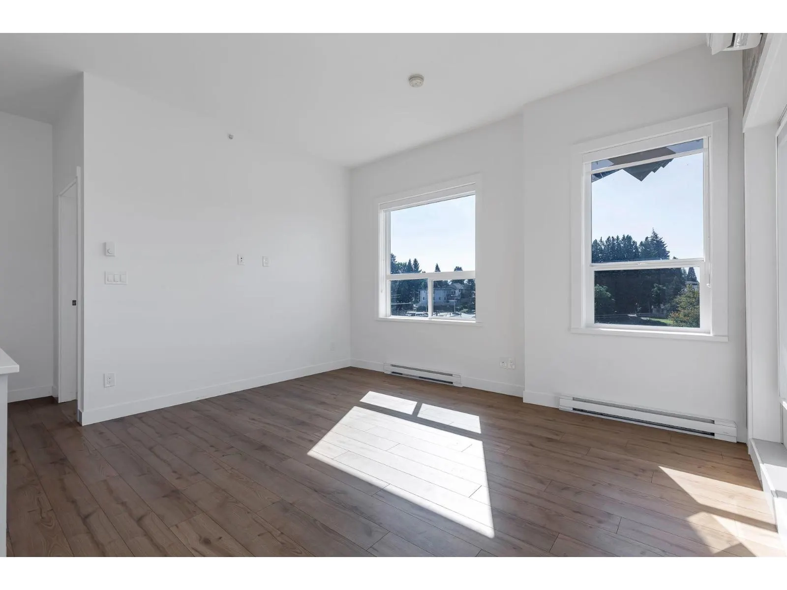514 2493 MONTROSE AVENUE