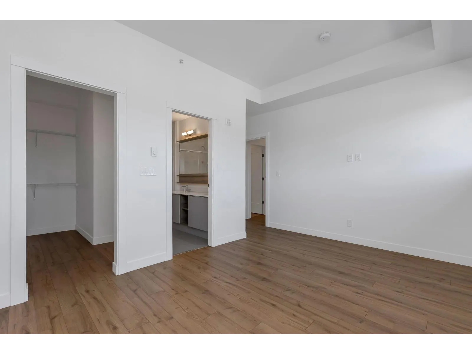 514 2493 MONTROSE AVENUE