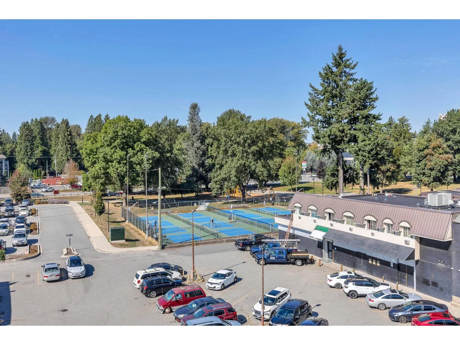 514 2493 MONTROSE AVENUE