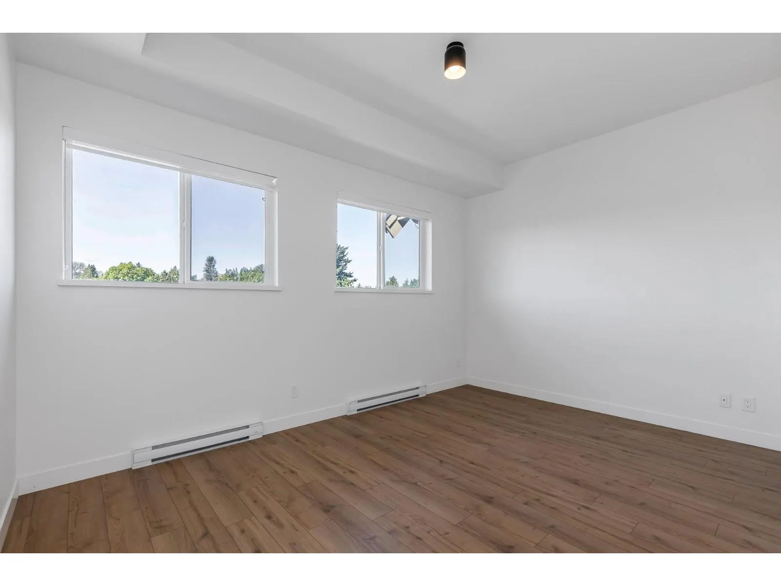 514 2493 MONTROSE AVENUE