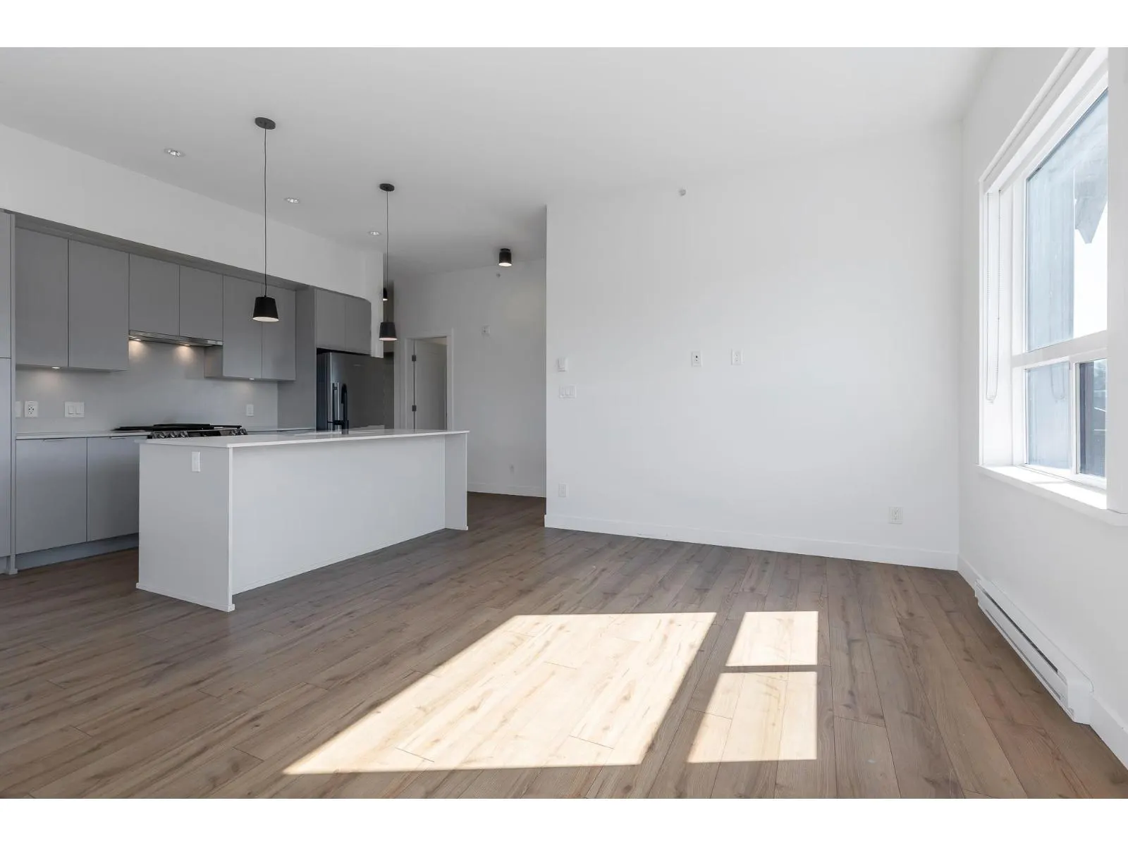 514 2493 MONTROSE AVENUE