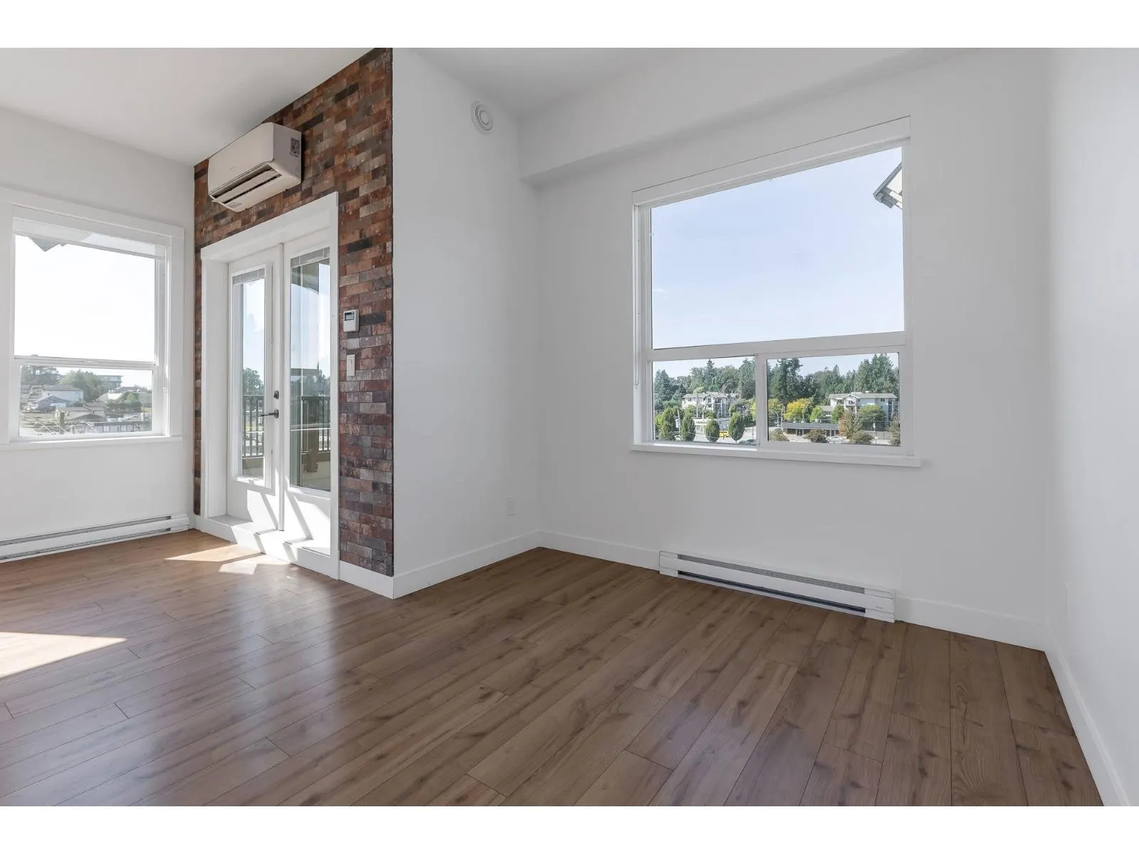 514 2493 MONTROSE AVENUE