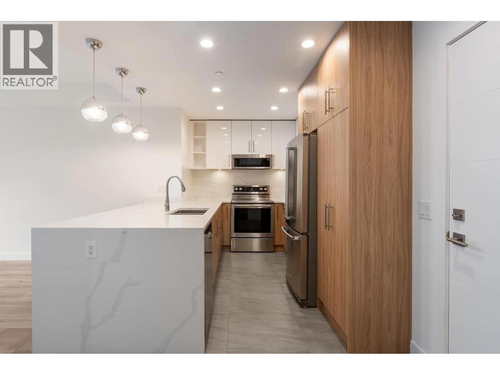 101 11718 224 STREET