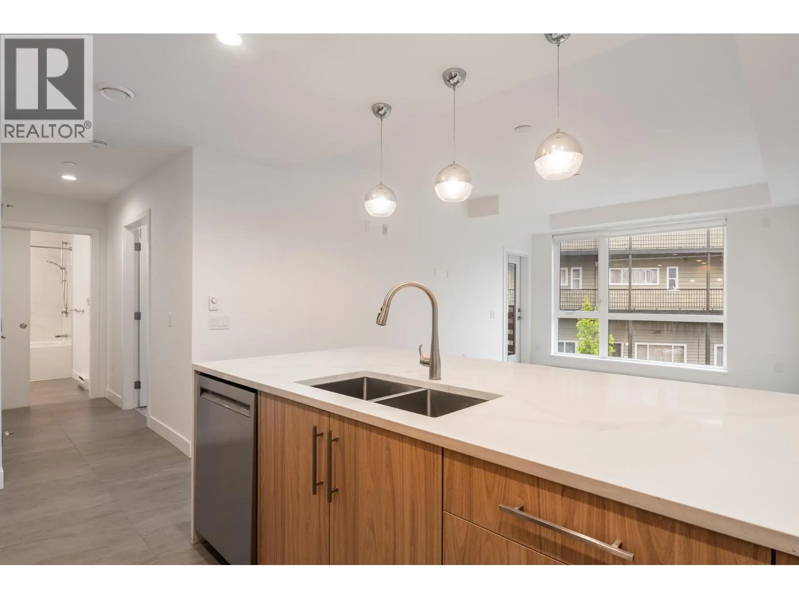 101 11718 224 STREET