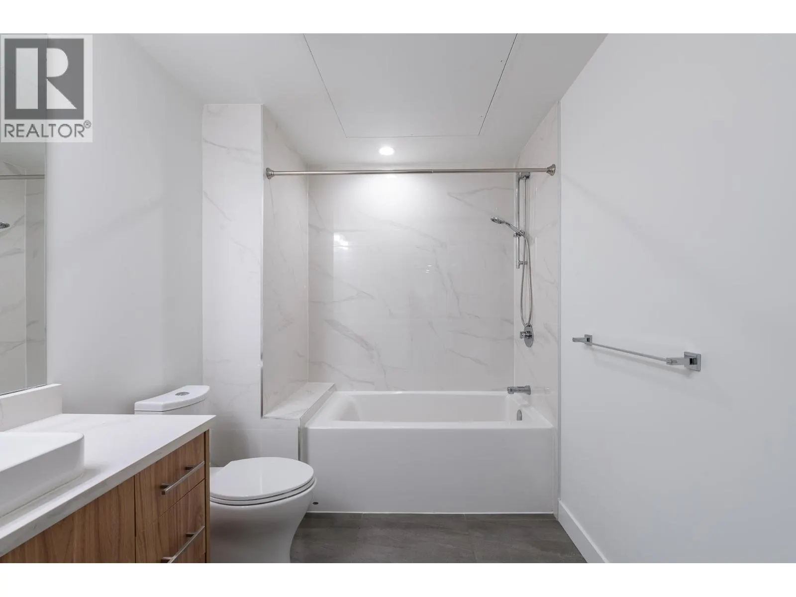 101 11718 224 STREET