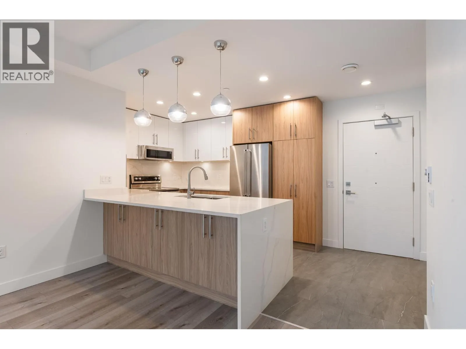101 11718 224 STREET