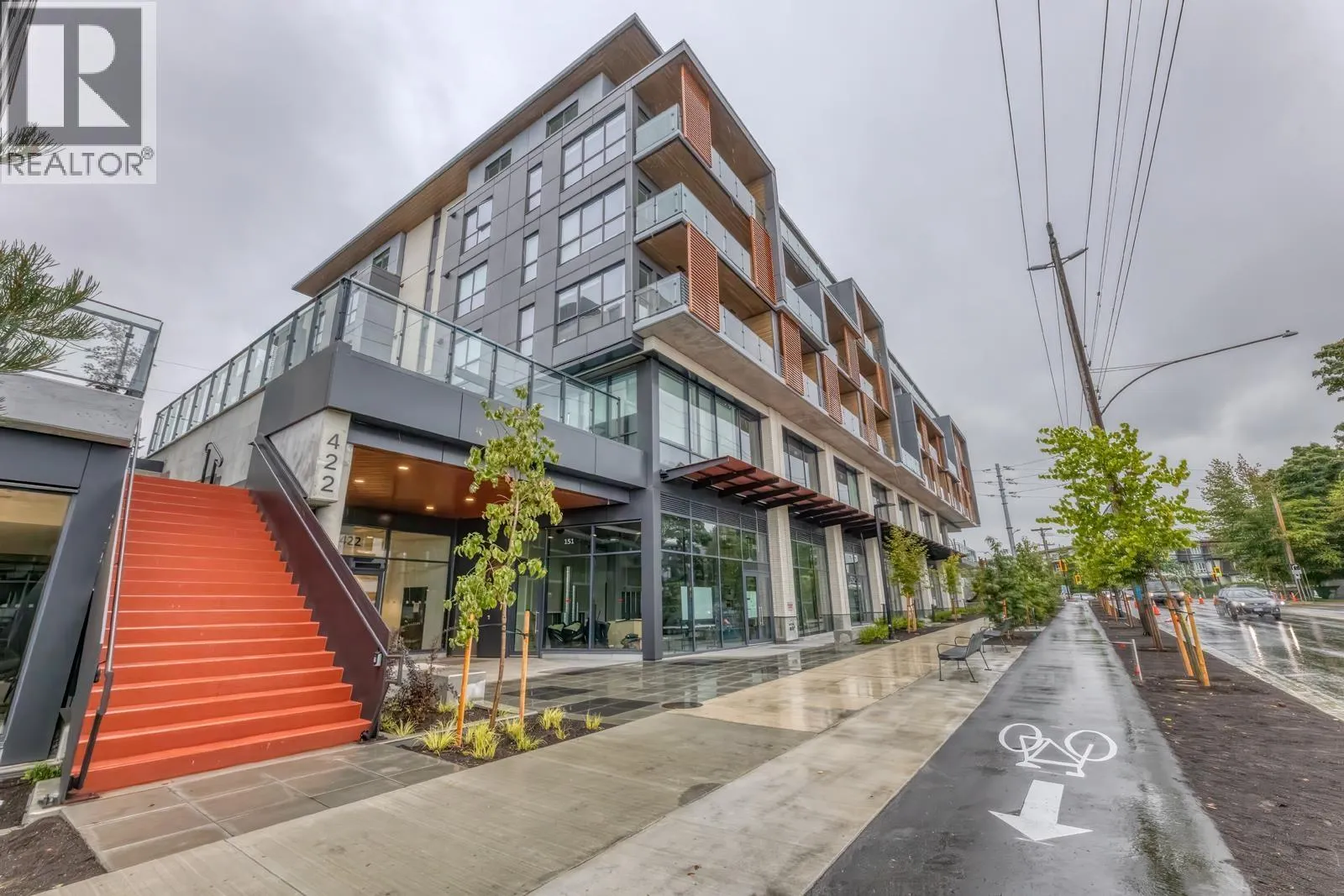557 422 E 3RD STREET
