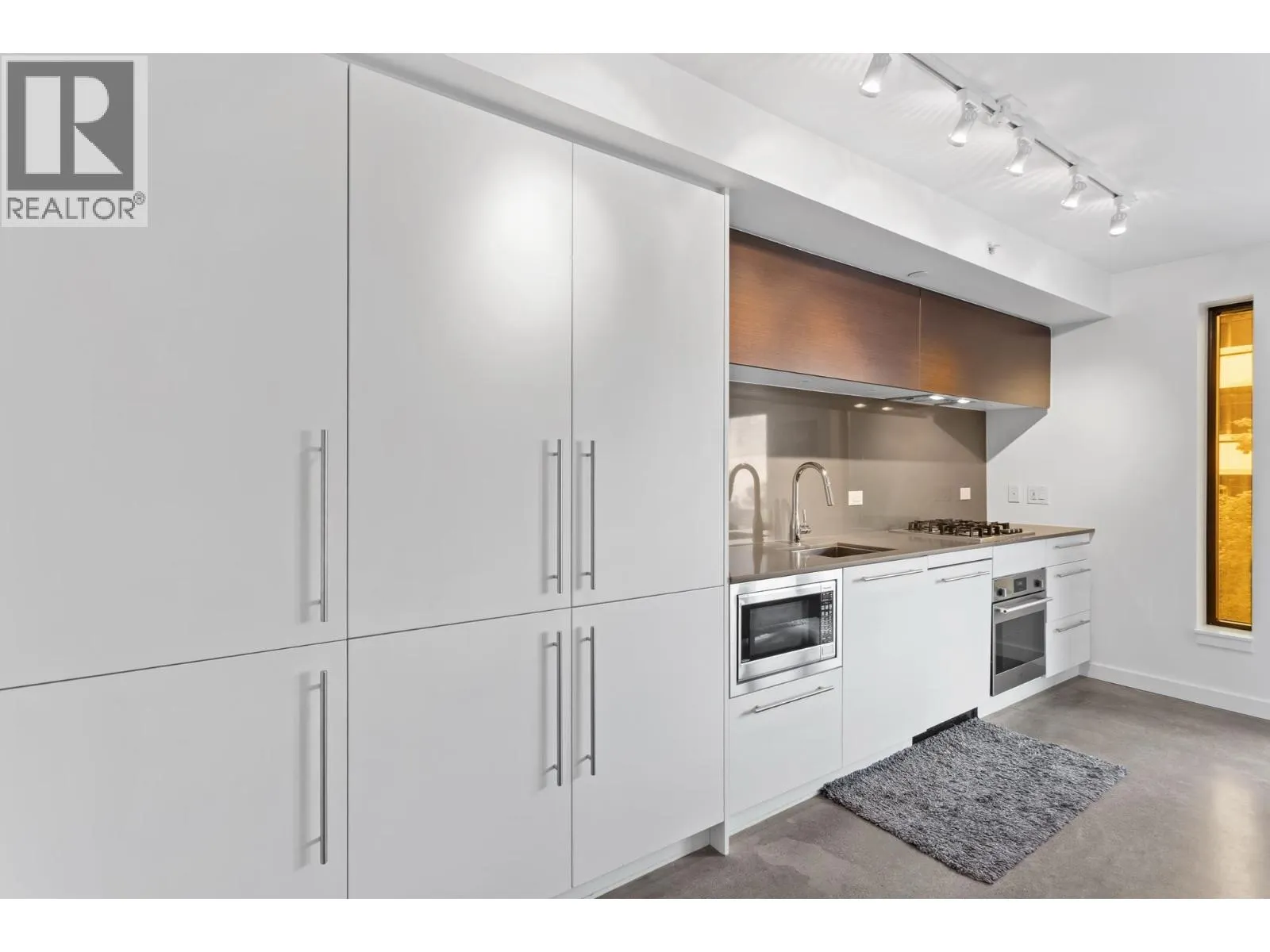 501 150 E CORDOVA STREET