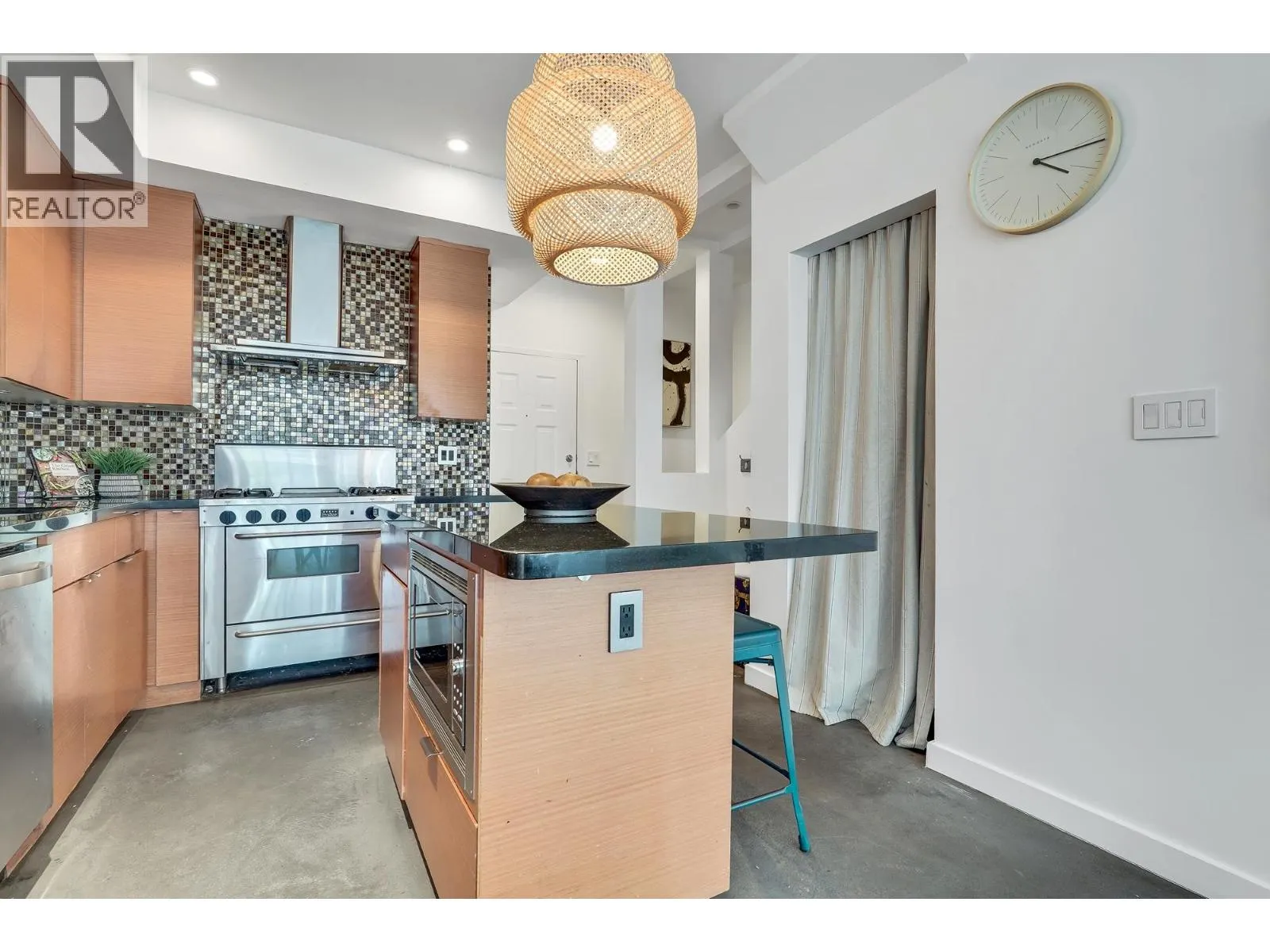 122 3440 W BROADWAY