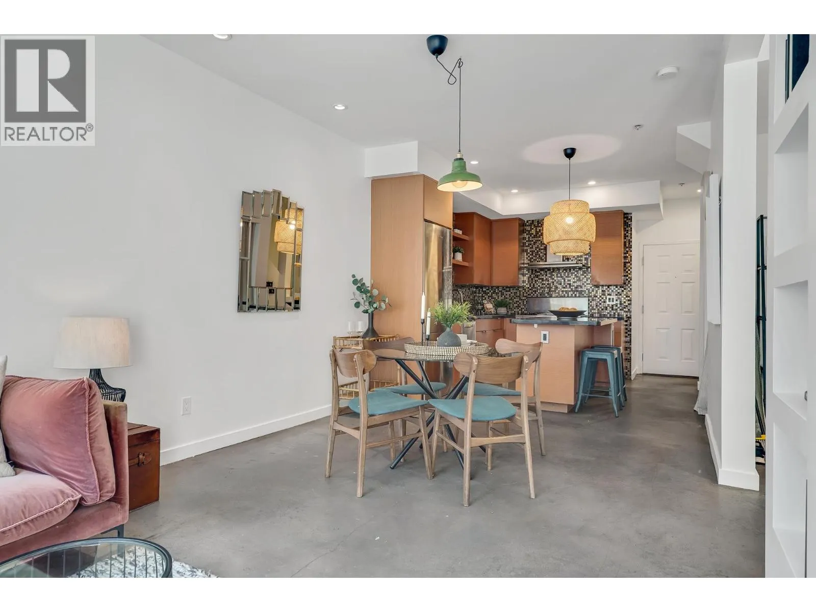 122 3440 W BROADWAY