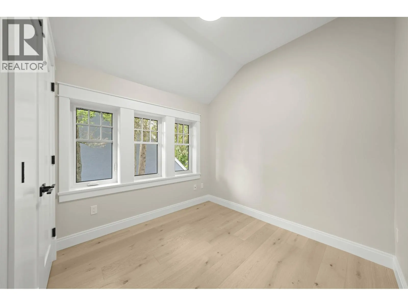 1458 W 45TH AVENUE