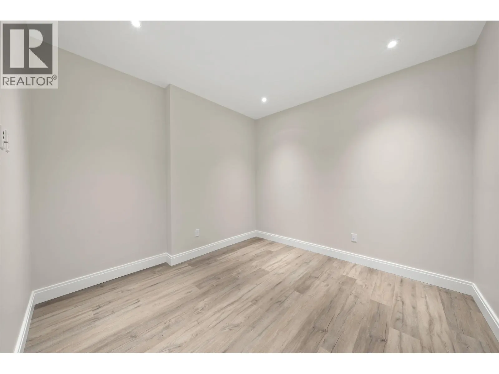 1458 W 45TH AVENUE
