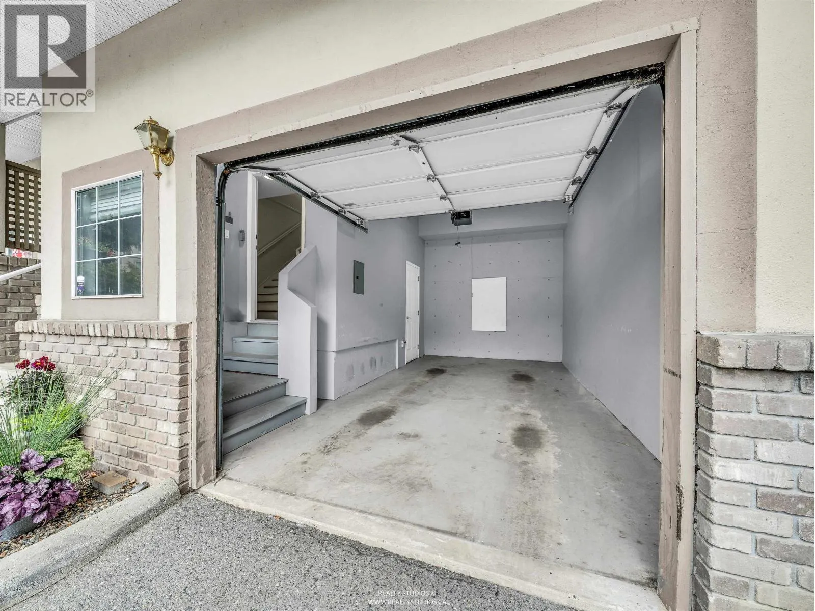 3461 AMBERLY PLACE