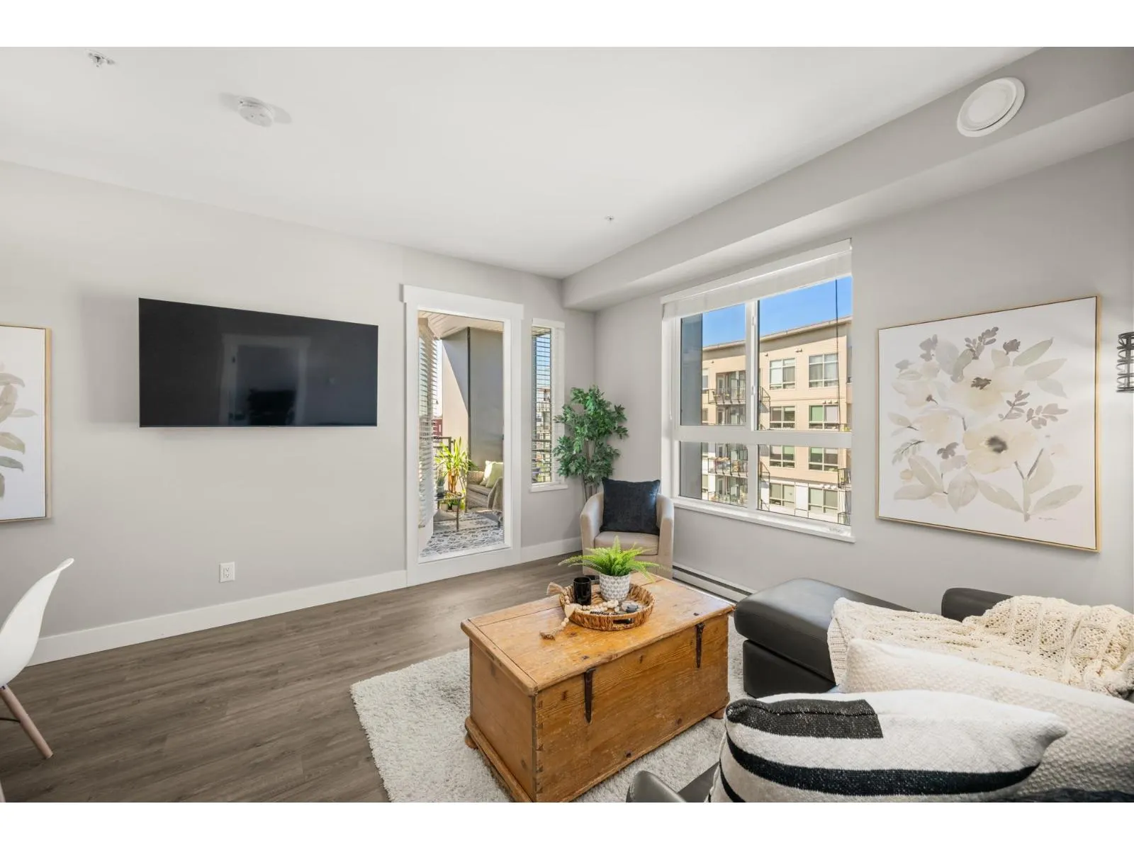 B512 20838 78B AVENUE