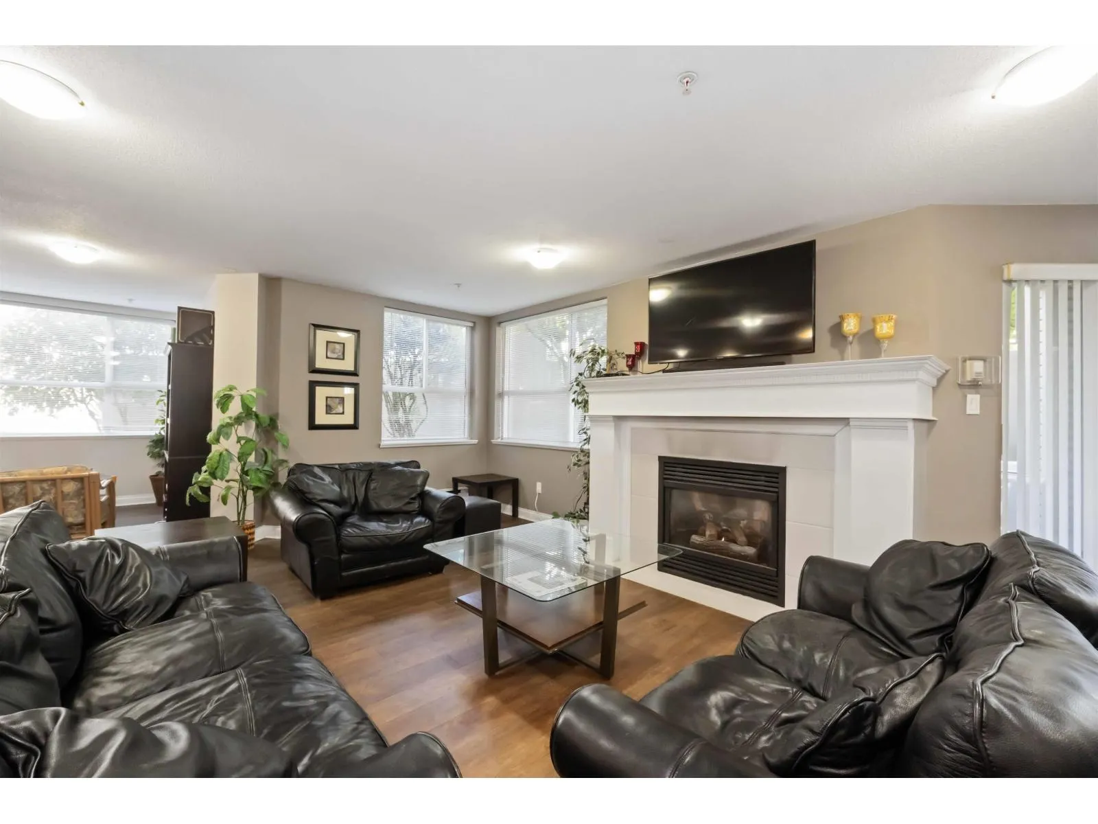 113 3176 GLADWIN ROAD
