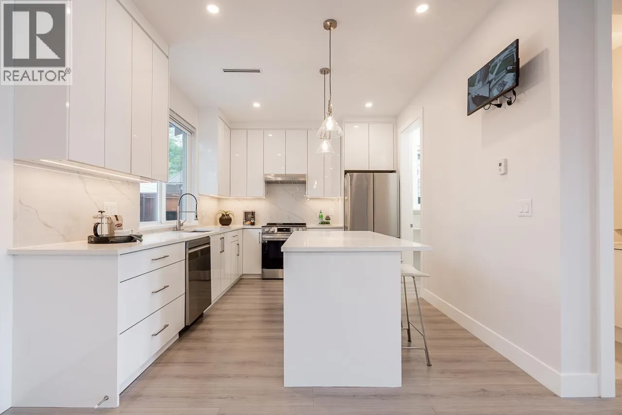 947 WALLS AVENUE