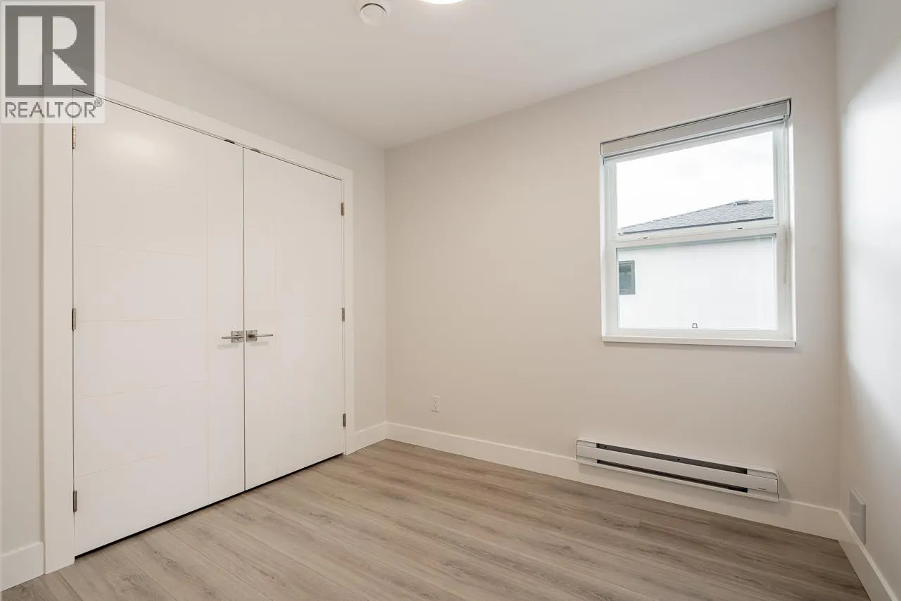 947 WALLS AVENUE