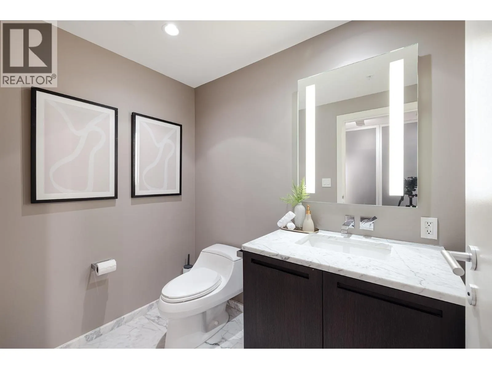 3307 1011 W CORDOVA STREET