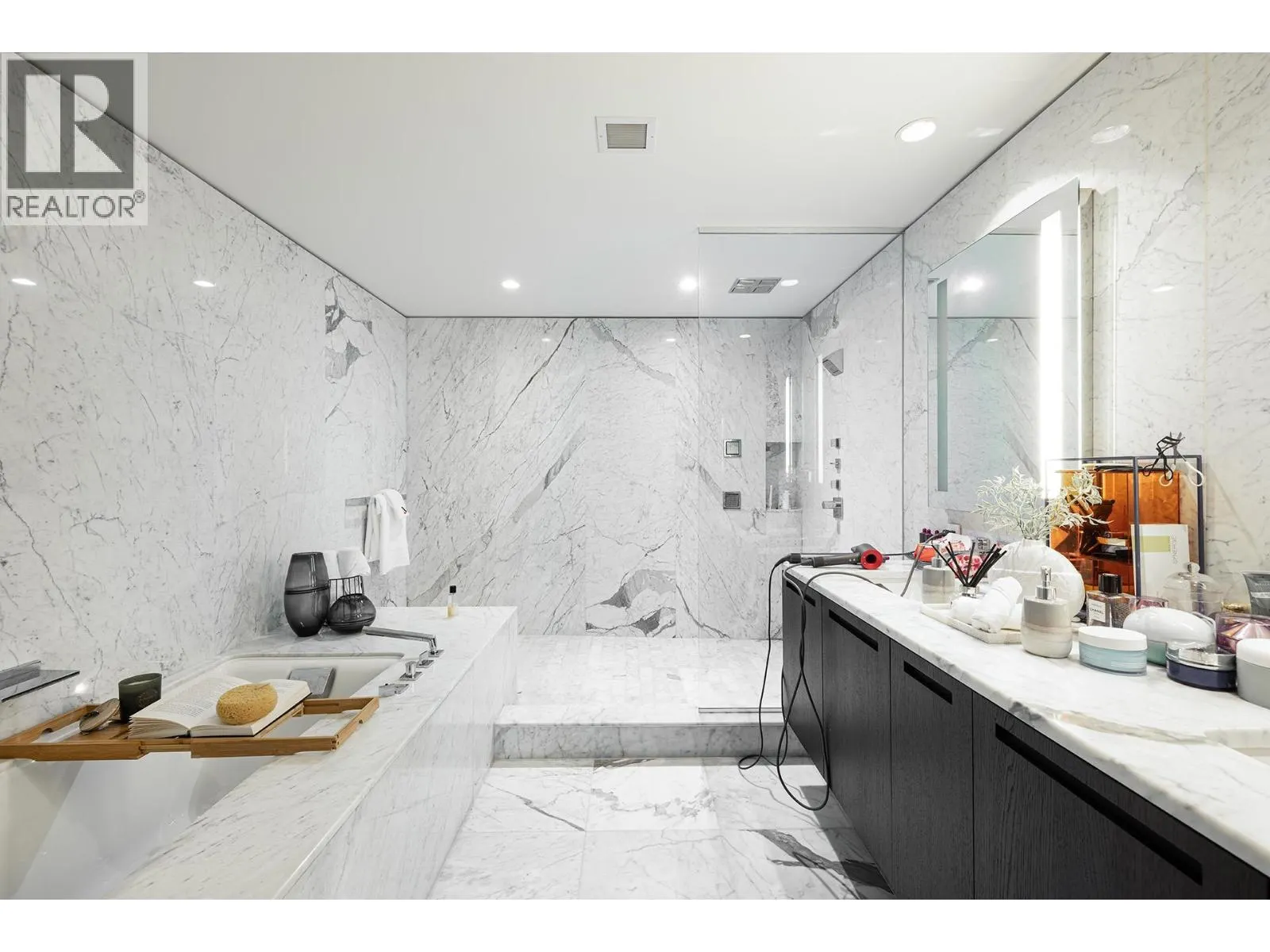 3307 1011 W CORDOVA STREET