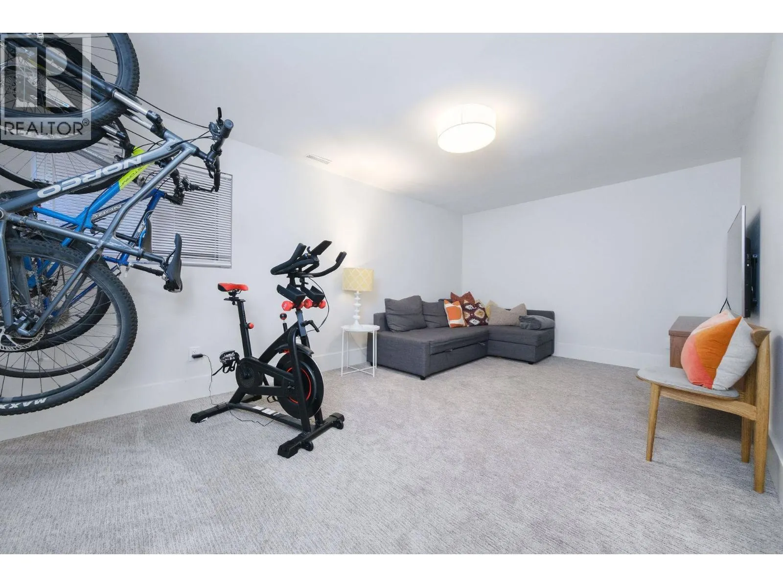 36 1910 CEDAR VILLAGE CRESCENT