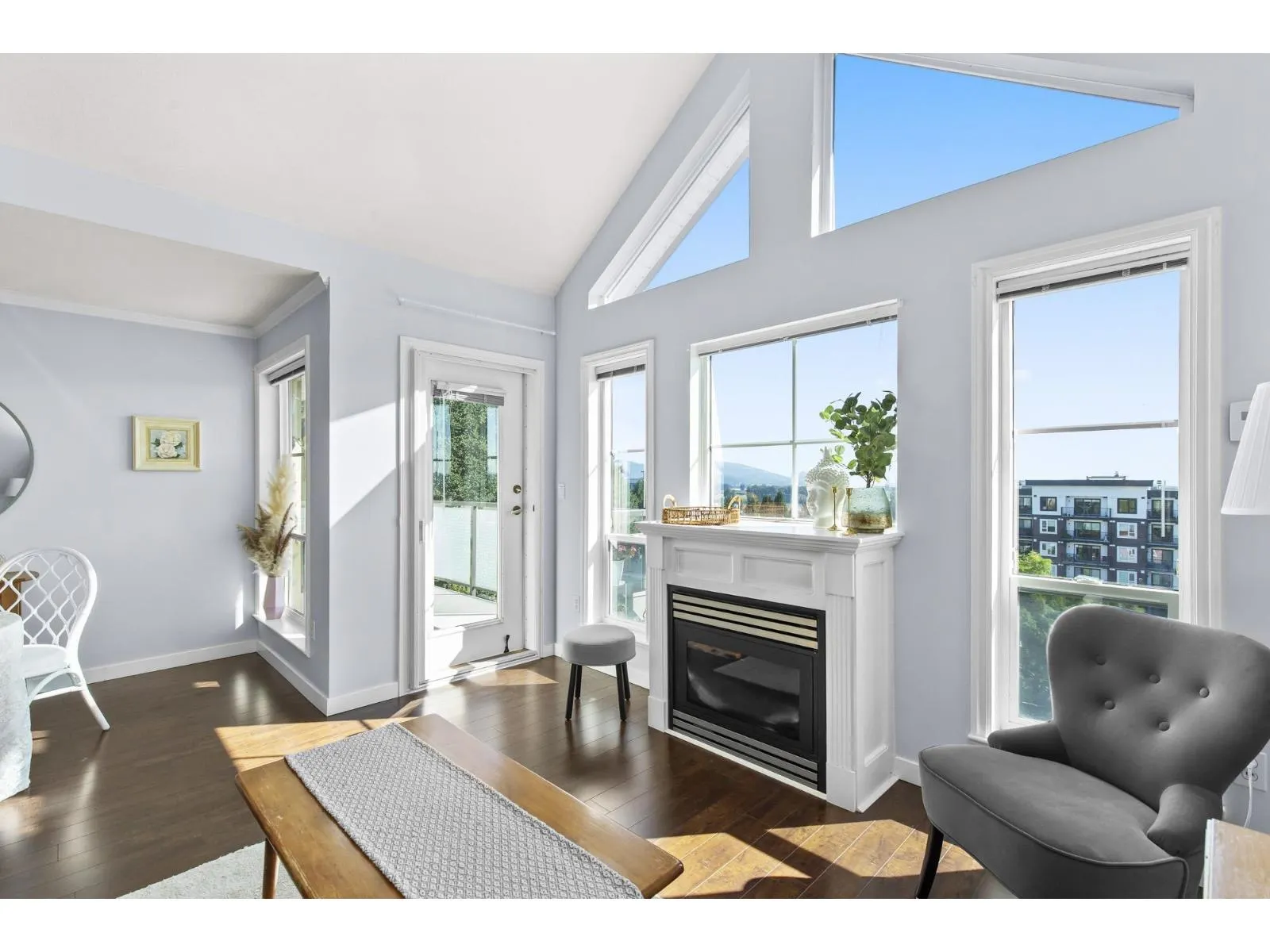 310 33150 4 AVENUE