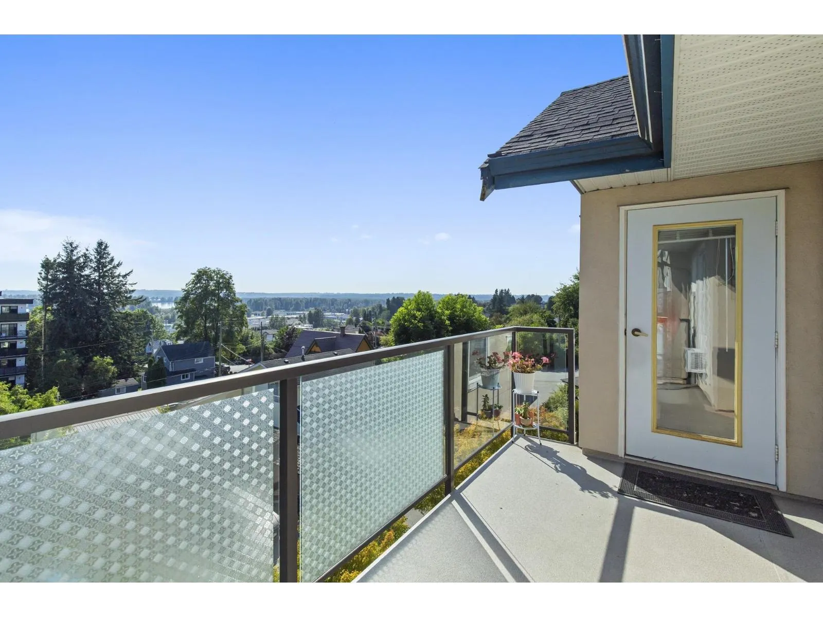 310 33150 4 AVENUE